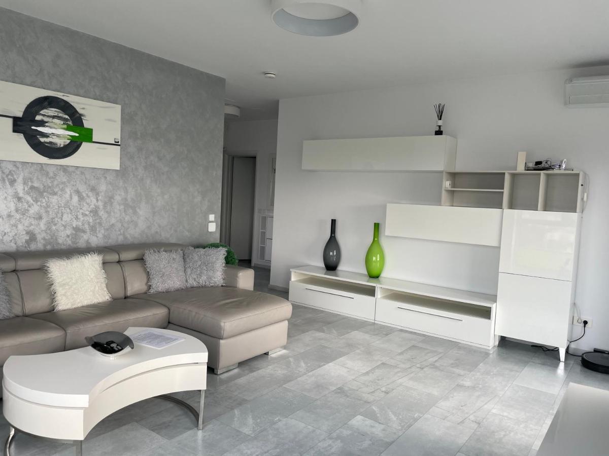 Luxury Westpark 2 Residence With Lake View Bucureşti Eksteriør bilde