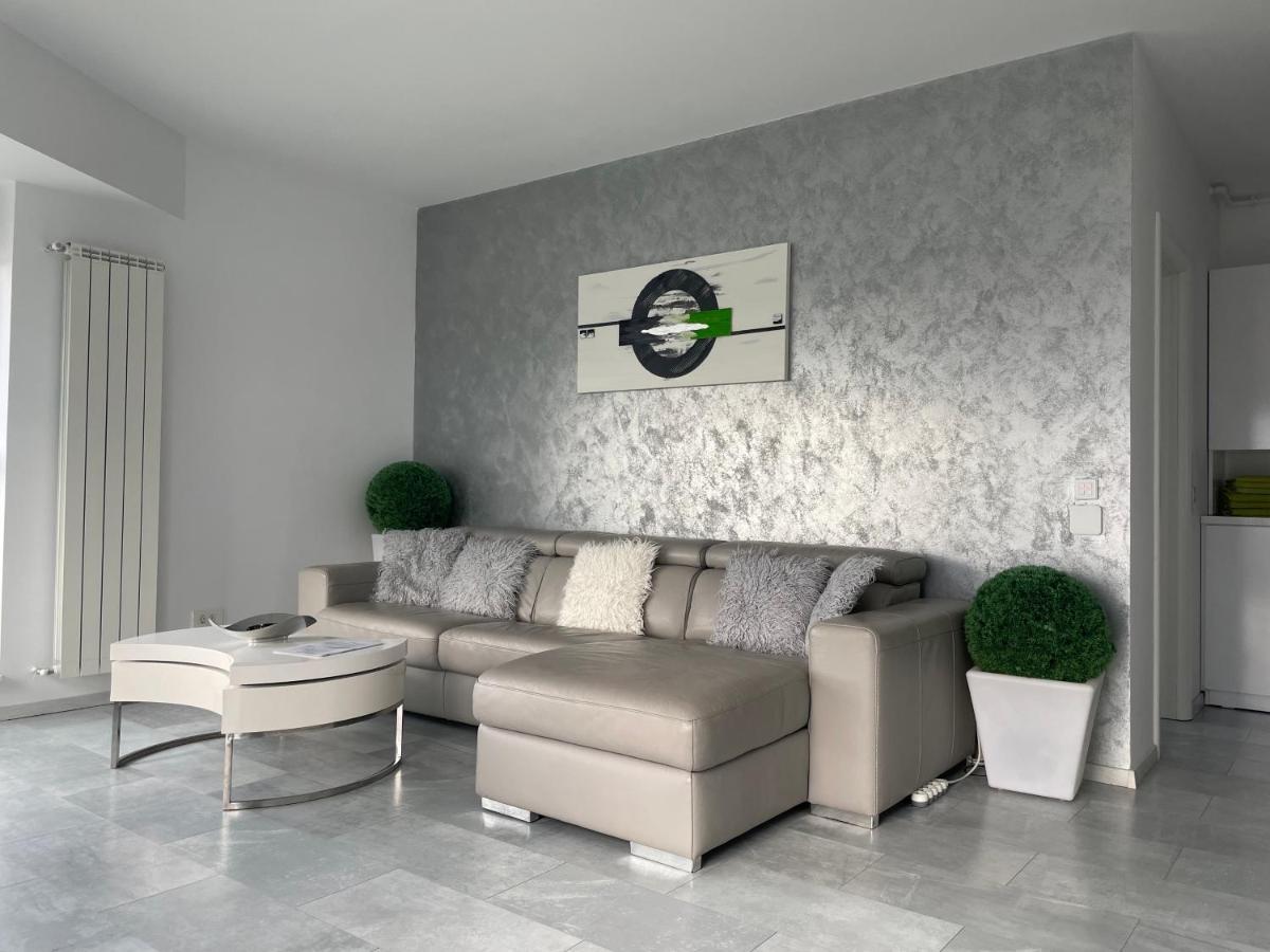 Luxury Westpark 2 Residence With Lake View Bucureşti Eksteriør bilde