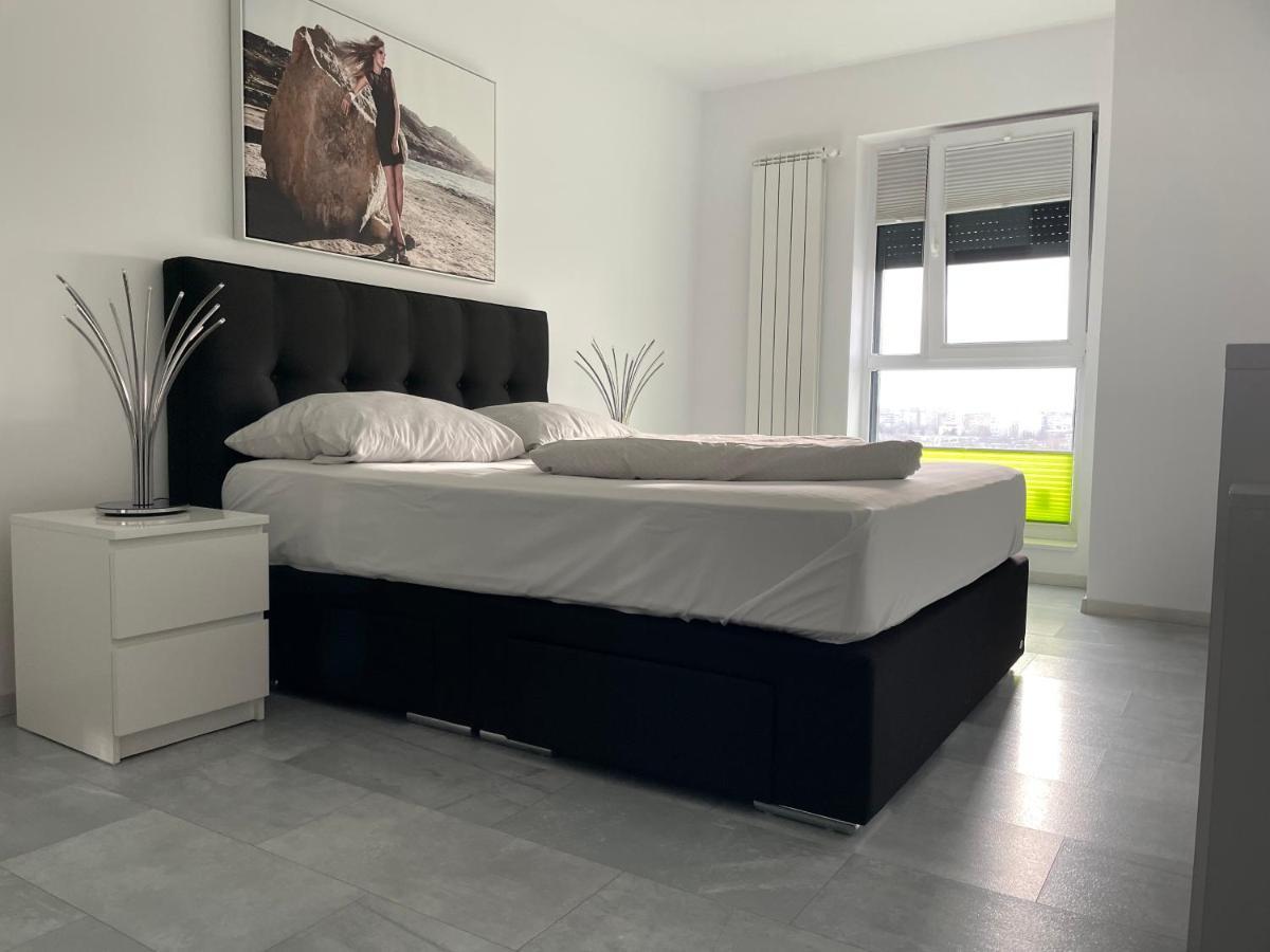 Luxury Westpark 2 Residence With Lake View Bucureşti Eksteriør bilde